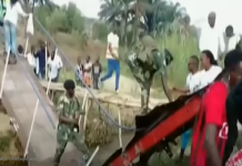 উদ্বোধনের ফিতা কাটতেই ধসে পড়লো গোটা সেতু!